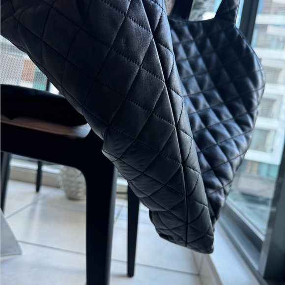 Yves Saint Laurent Black Quilted leather Tote - Icare Maxi bag in lambskin - Picture 8 of 11